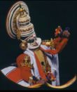 La danza kathakali è una forma di teatro classico indiano mimato e danzato